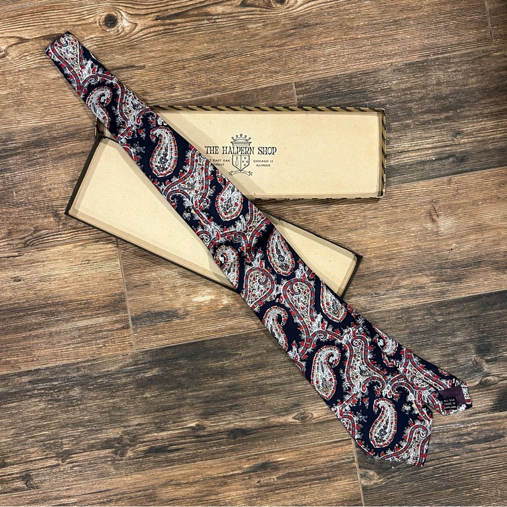 Vintage John Comfort for Richard’s Greenwich Tie | Made in England | 100% Silk - Picture 10 of 11
